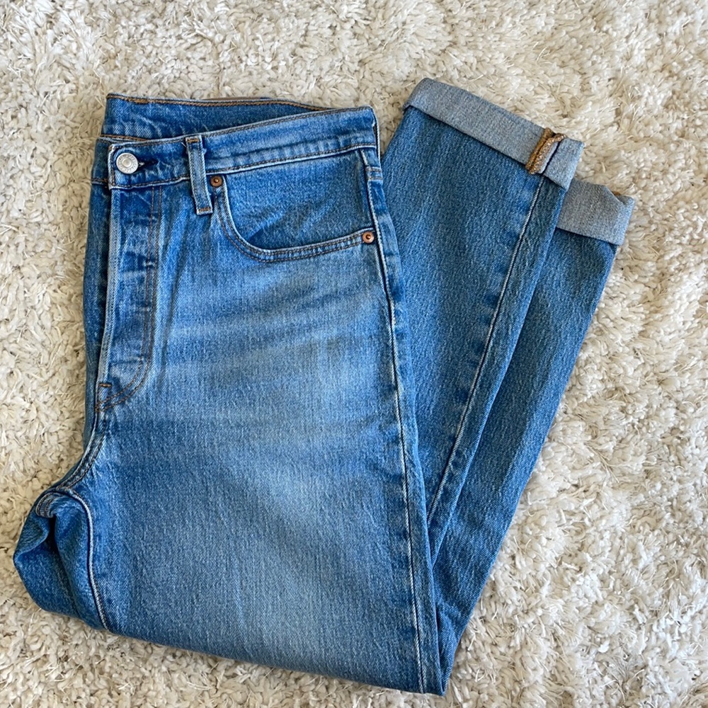 Famous Levi’s 501 skinny jeans.